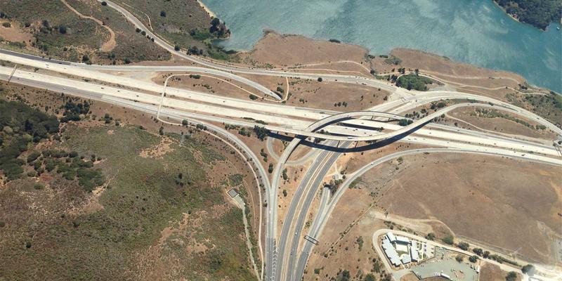 电竞热潮与单机复兴：玩家社区如何重塑游戏生态