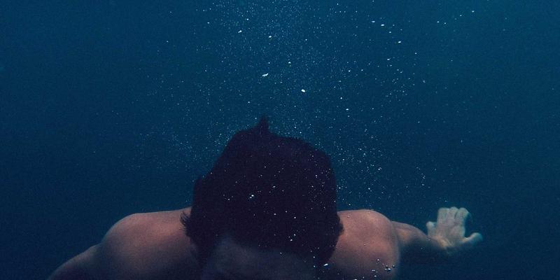 从单机到互联：重度手游的跨平台联机革命如何重塑玩家社区与游戏攻略生态