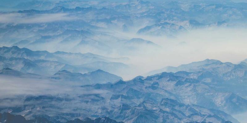 元宇宙社交游戏新形态：从单机攻略到网络共生的玩家行为演变